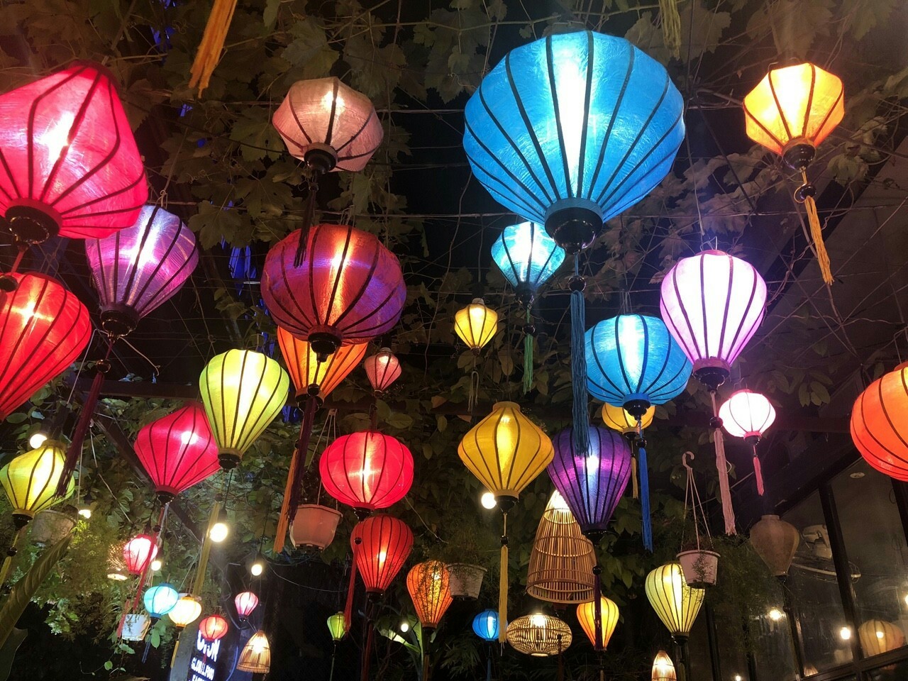 Đèn Hoa Đăng Thả Sông Giá Sỉ — Lễ Hội, Phật Giáo, Sự Kiện — kinh nghiệm chọn đèn lồng trang trí